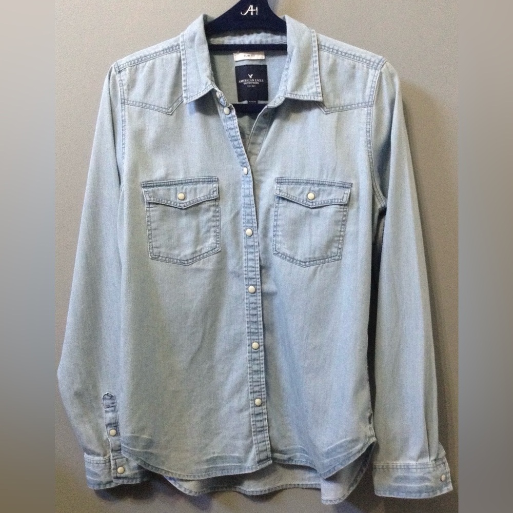 American Eagle Outfitters Light Wash Denim Button-Down Shirt